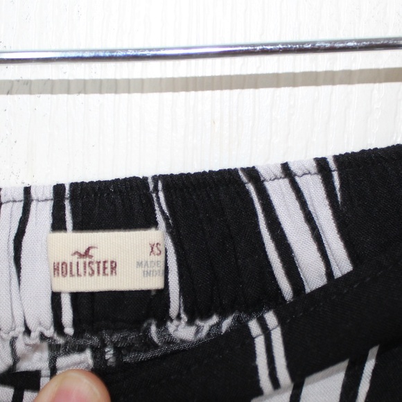 Hollister Black And White Striped Light Weight Culotte Shorts — Size XS - Picture 3 of 5